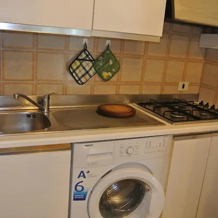 Διαμέρισμα Cozy Flat With Pool Just 50m From The Λινιάνο Σαμπιαντόρο