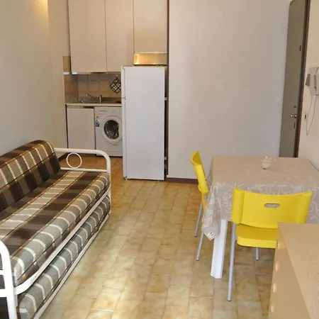 Διαμέρισμα Cozy Flat With Pool Just 50m From The Λινιάνο Σαμπιαντόρο