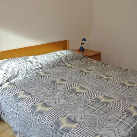 Διαμέρισμα Cozy Flat With Pool Just 50m From The *